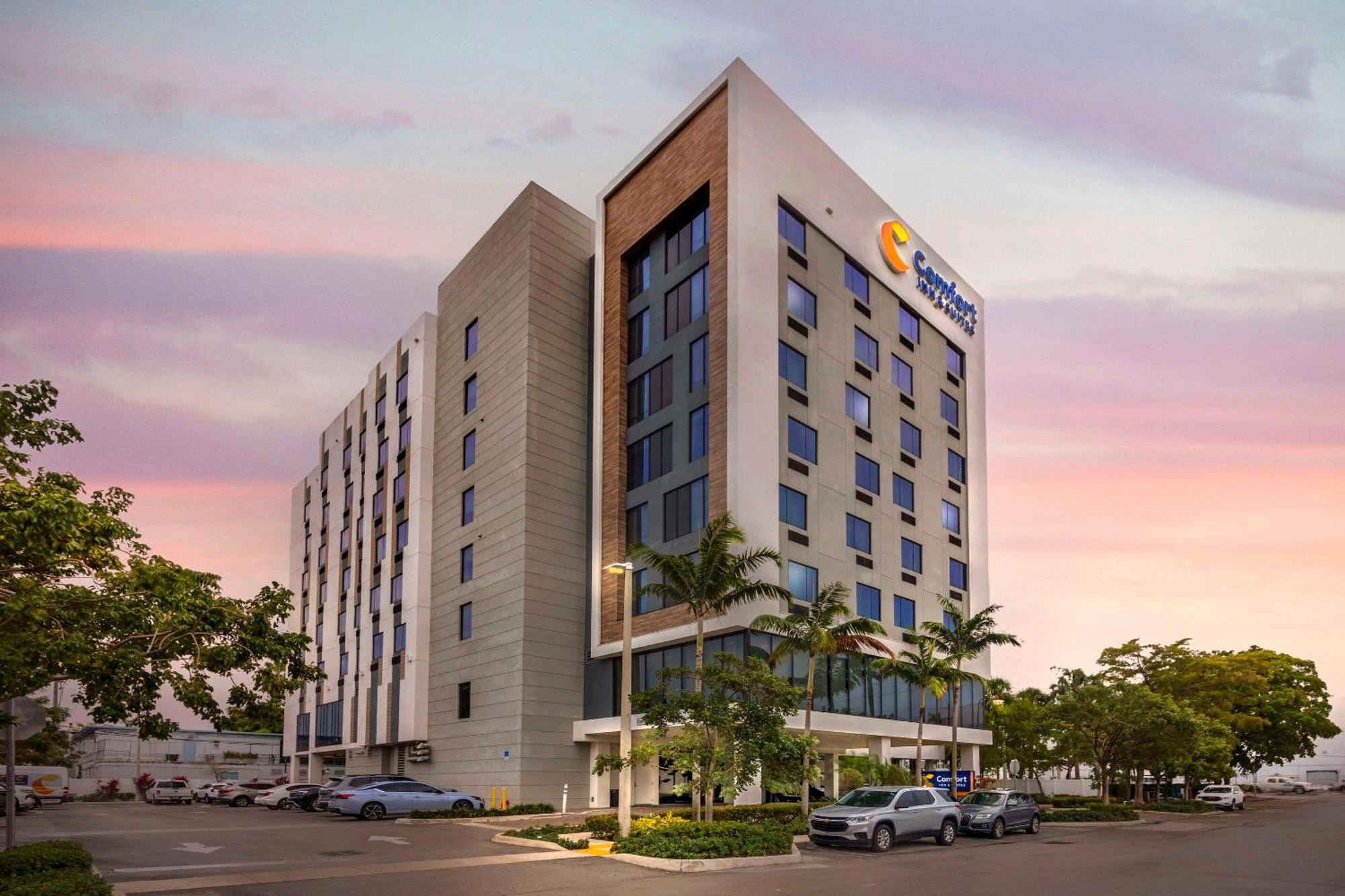 Comfort Inn & Suites Miami International Airport Miami Springs Exterior foto